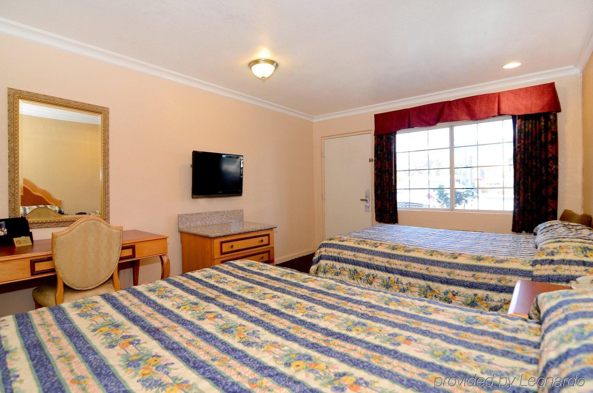 Americas Best Value Inn Corona Room photo