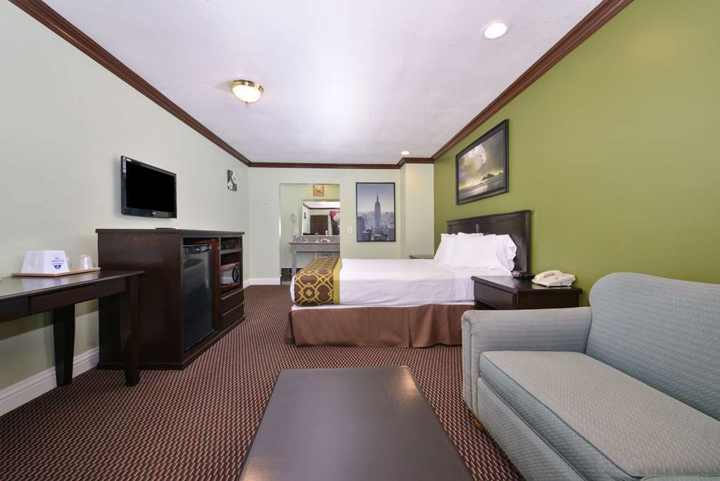 Americas Best Value Inn Corona Room photo