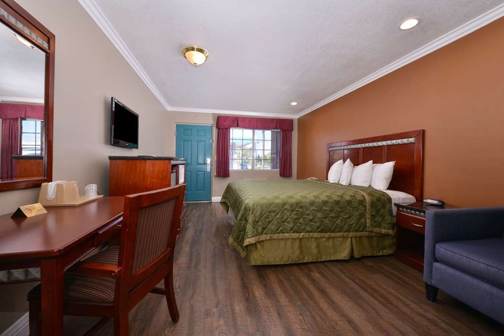 Americas Best Value Inn Corona Room photo