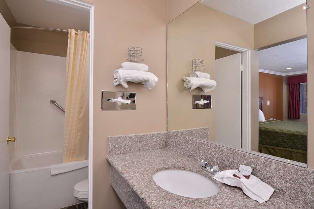 Americas Best Value Inn Corona Room photo