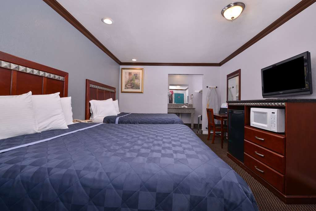 Americas Best Value Inn Corona Room photo