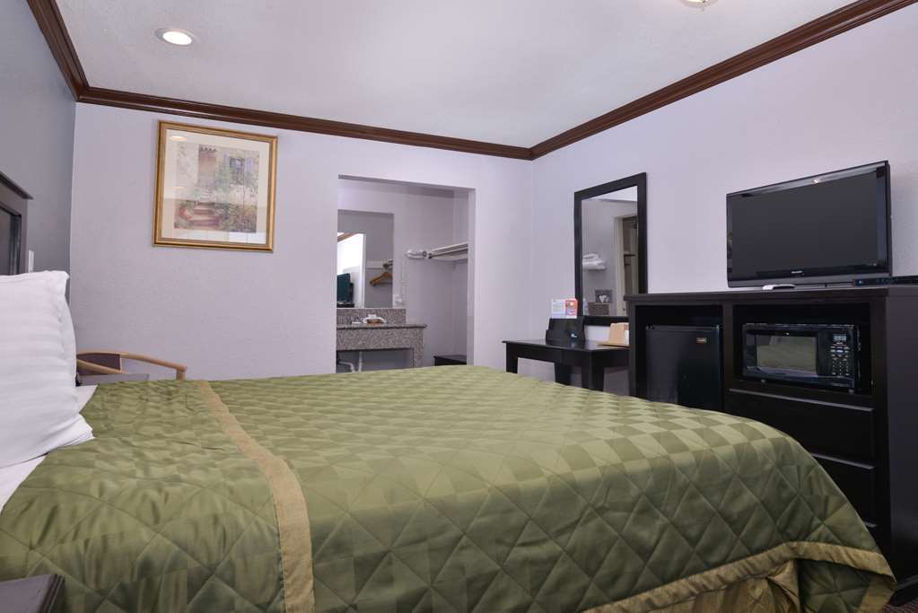 Americas Best Value Inn Corona Room photo